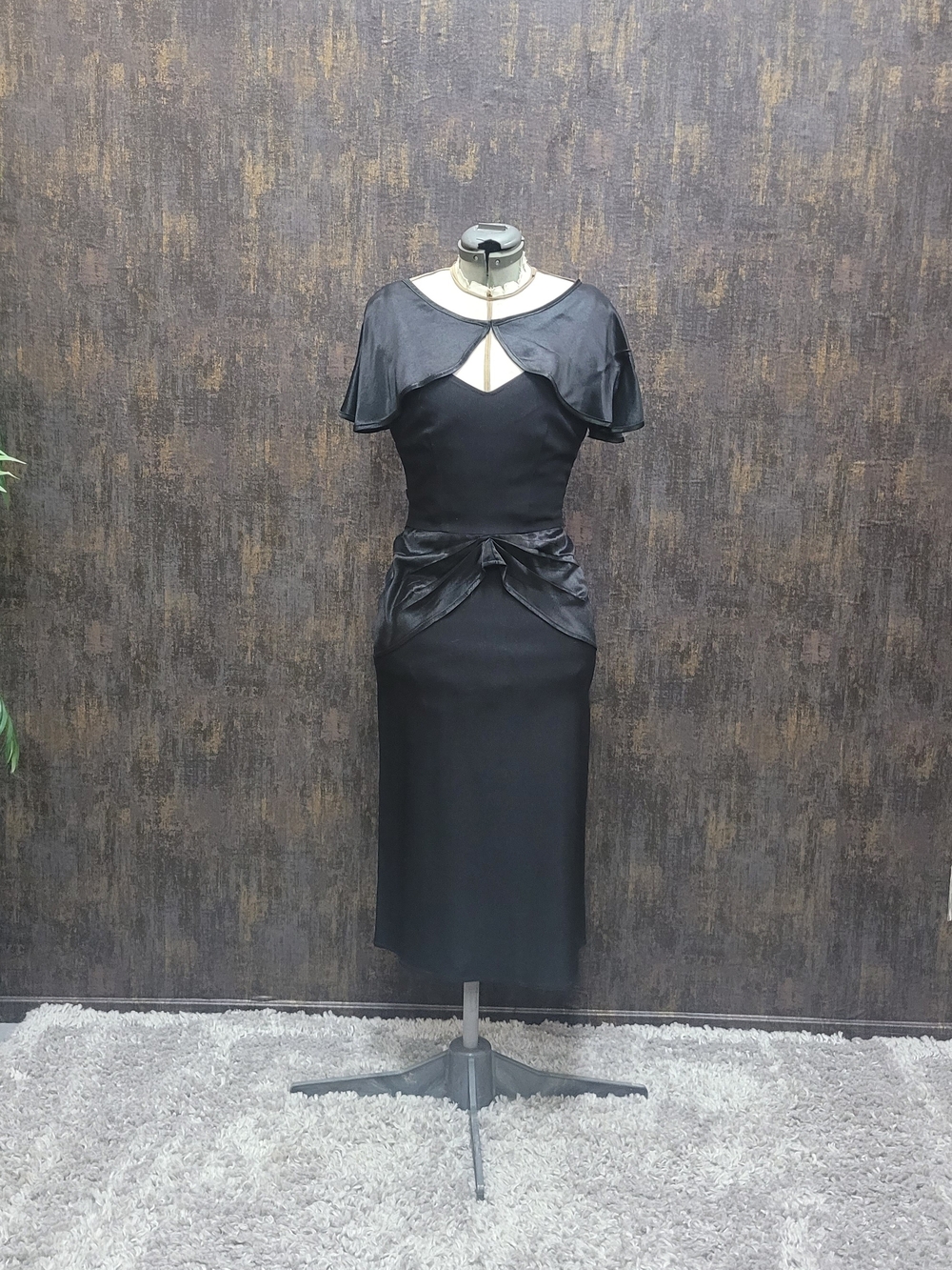 Stop Staring Alicia Estrada Black Cape Wiggle Midi Dress M